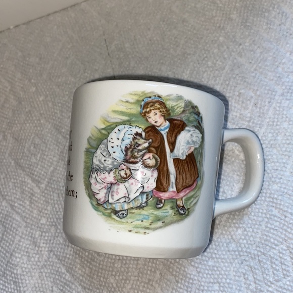 Mrs Tiggy Winkle from Peter Rabbit Child’s handled porcelain mug Wedgewood - Picture 4 of 10